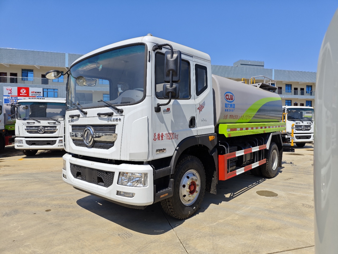 Dongfeng D9 12m3 water tanker truck