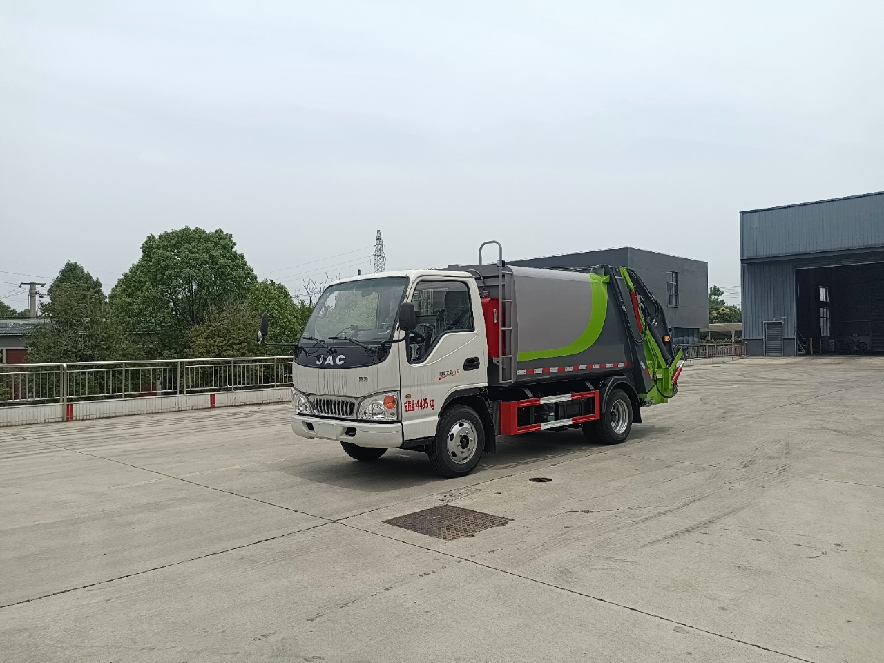 JAC 5.5m3 garbage compactor truck