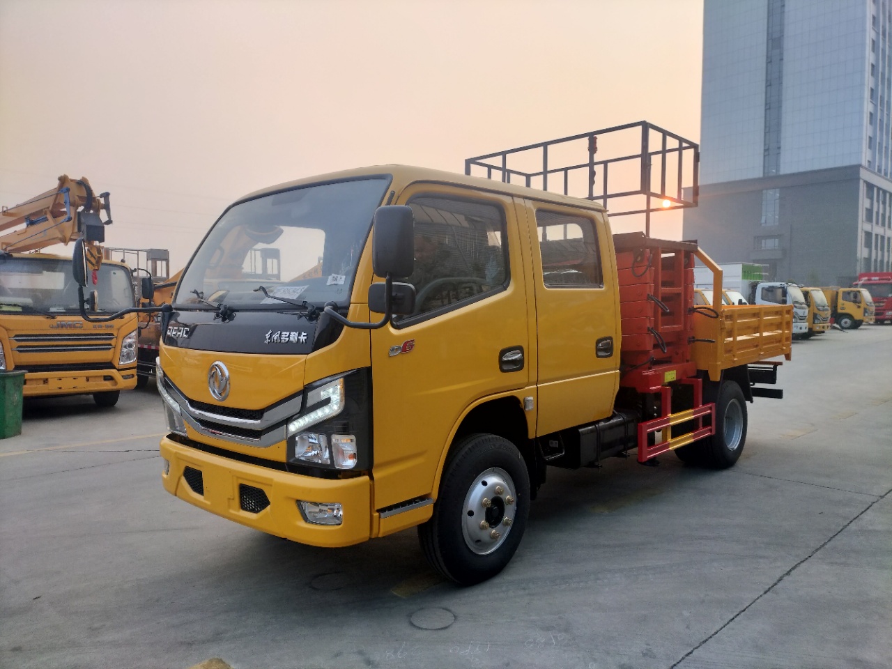 Dongfeng 8m lifting platform aerial work truck