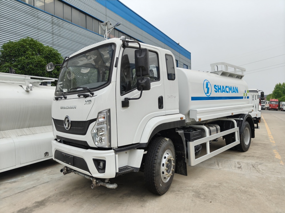 Shacman X9 10m3 water spraying truck