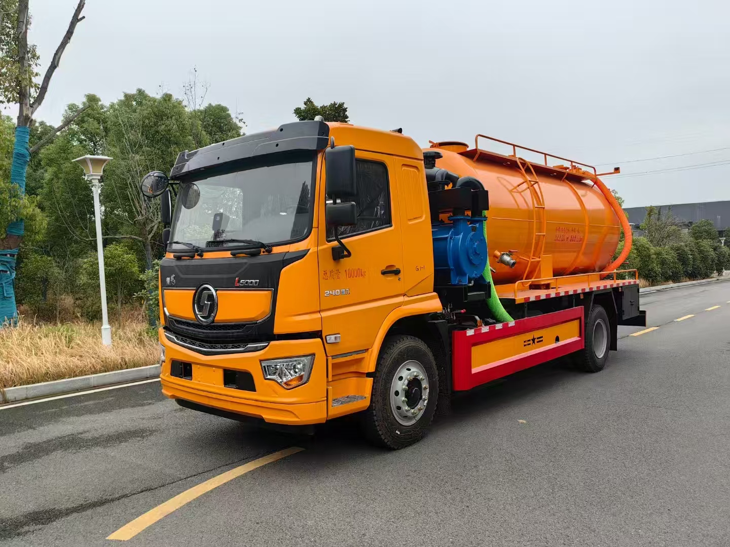 Shacman L5000 15m3 high pressure cleaning and suction truck