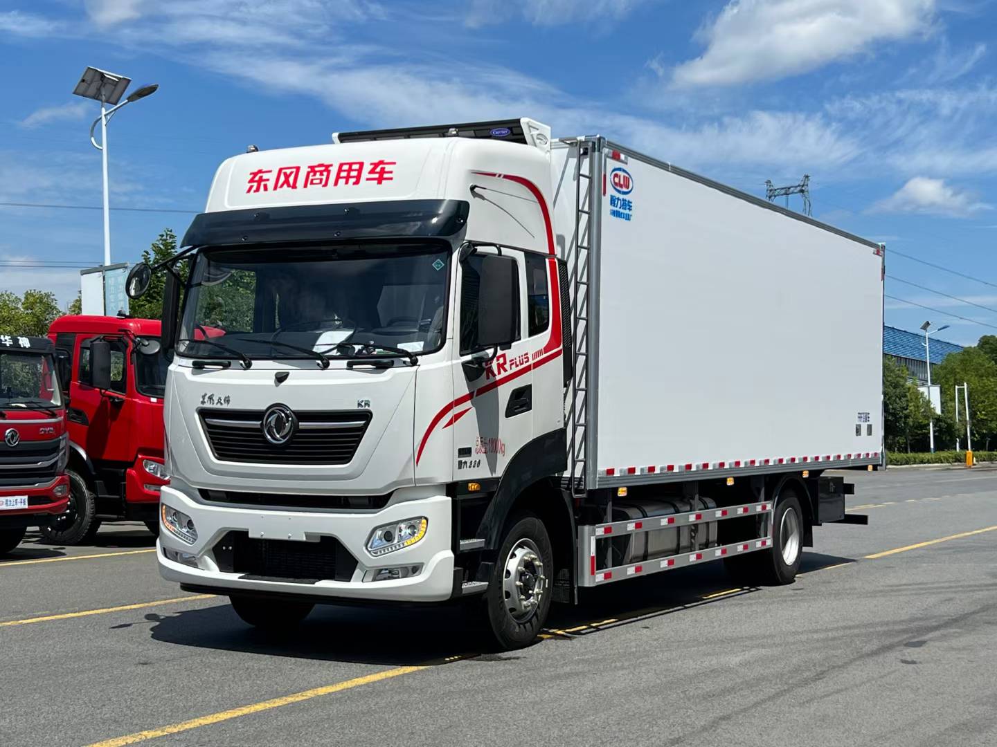 Dongfeng Tianjin 4*2 refrigerator truck