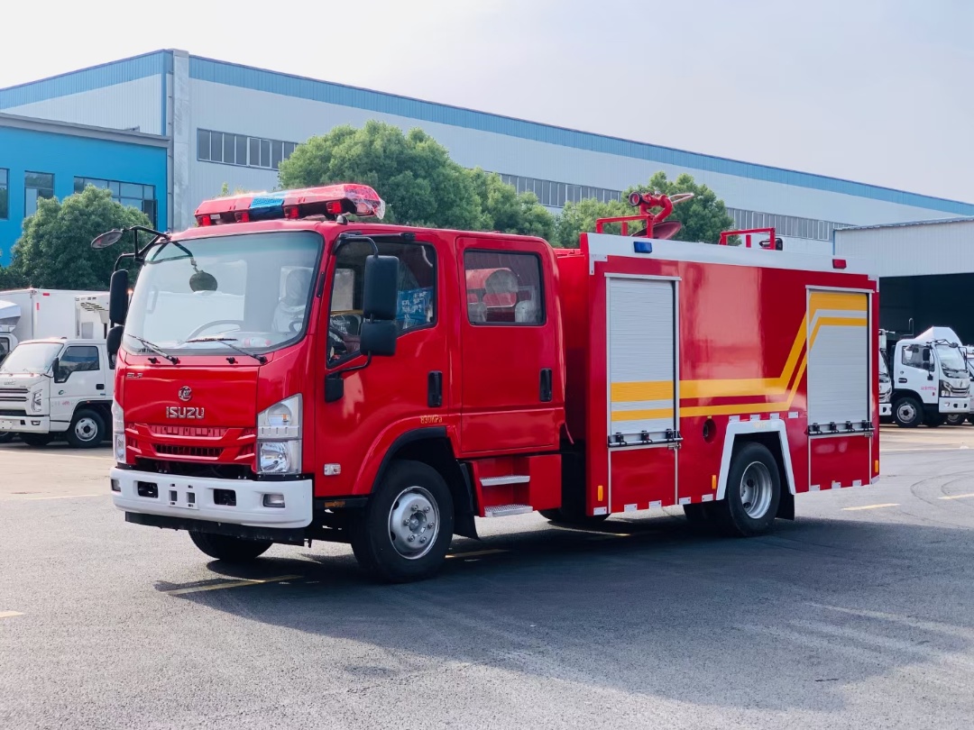 ISUZU 3.5t water tank fire truck