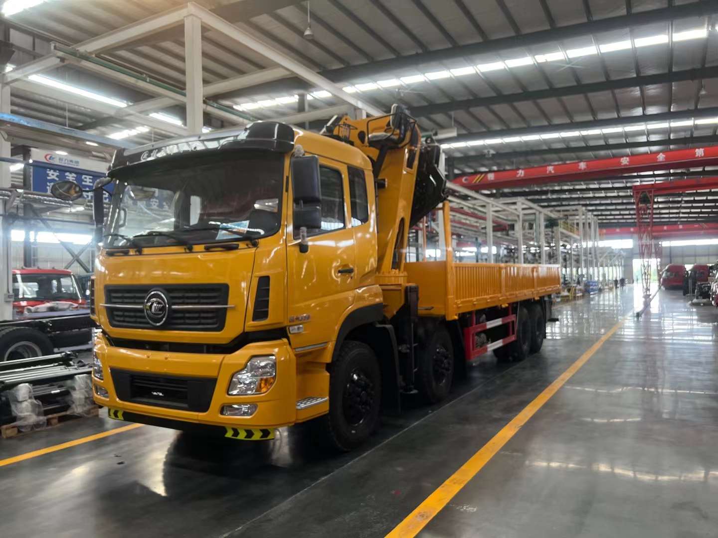 Dongfeng 12 tons truck crane