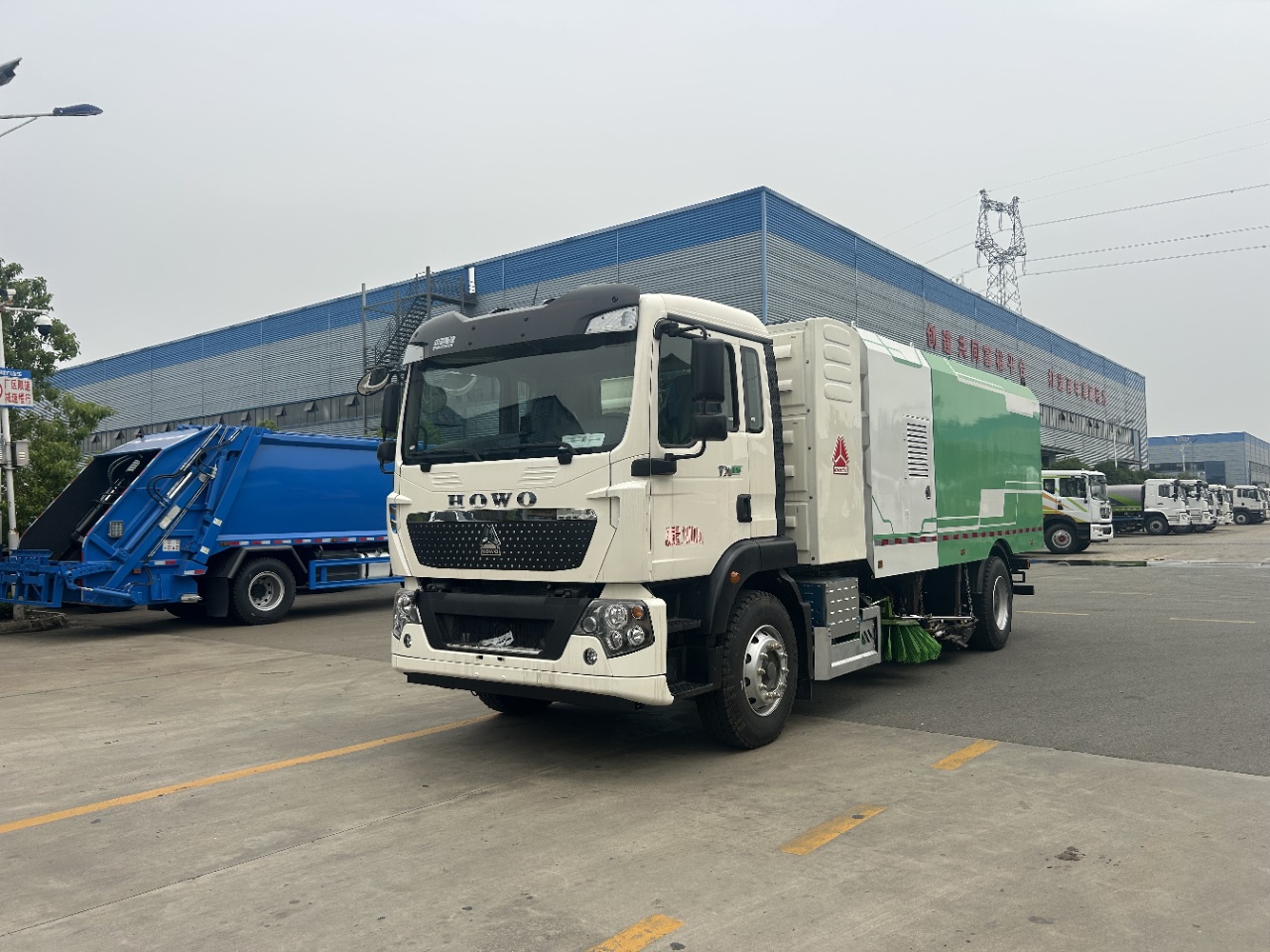 HOWO TX electric road sweeper truck
