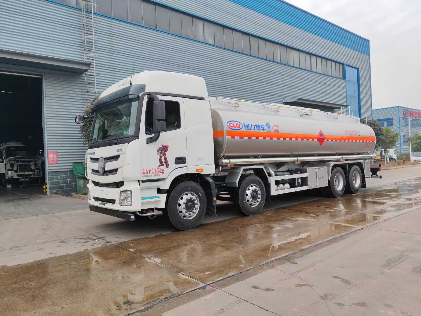 FOTON AUMAN 30T oil transportation truck